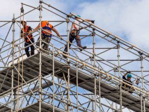difference between new york scaffolding accidents and workers’ compensation claims