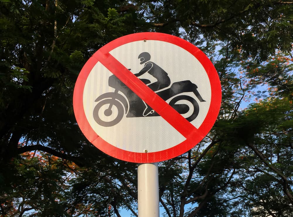 The generated image of a warning traffic sign indicating a prohibition on motorcycles in a specific area.